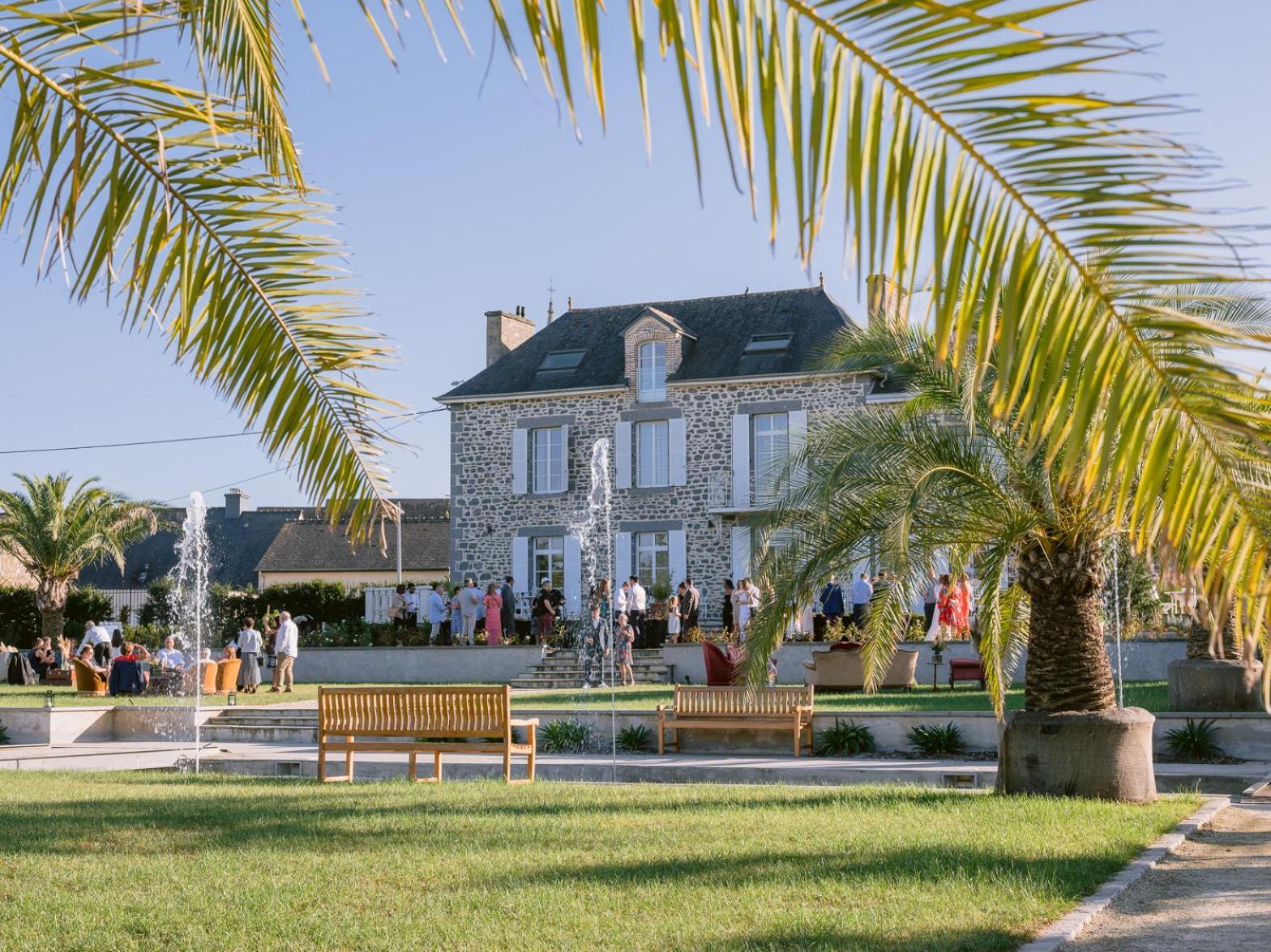 Bed and Breakfast Domaine Les Jardins Darsene Tinténiac Exterior foto